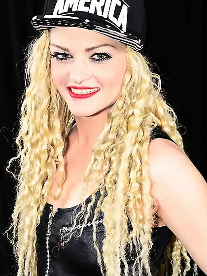 Photo shooting with blonde Alexa Gold