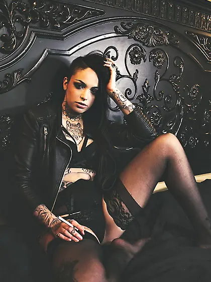 Tattoed brunette blowjob