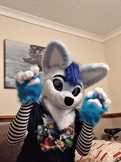 Hi! Cum or piss all over me as much you like :3