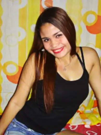 Brunette joana perform close