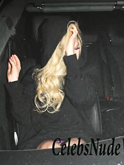 Avril Lavigne Upskirt