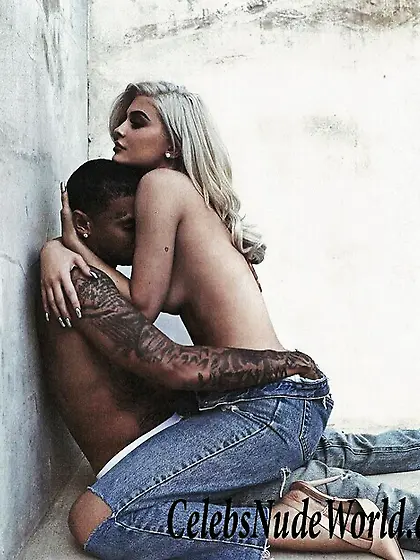 Topless Photos of Kylie Jenner