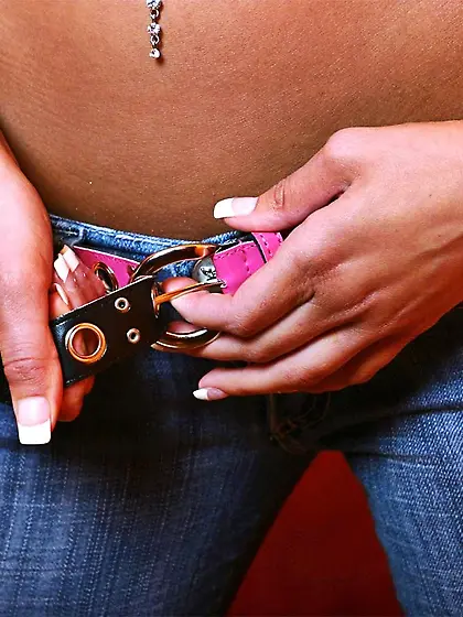 Brown haired babe Amy Reid with terrific DD's pulls her pink pan