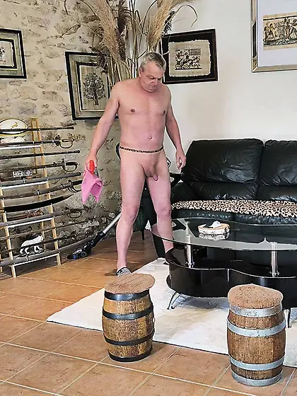 Je fais le ménage nu