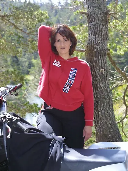 Cougar Reba from United States Lets Go Swimin