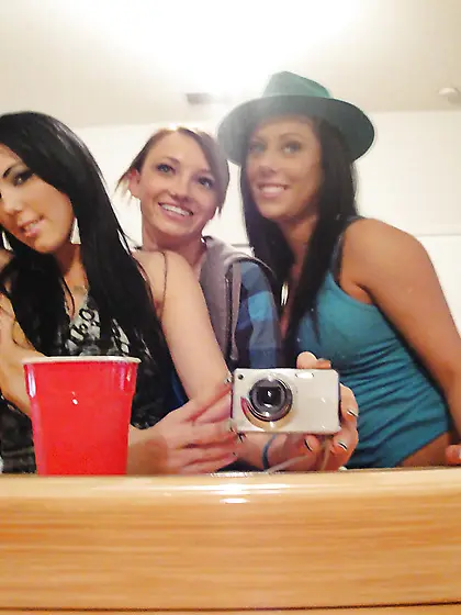 Passionate love knows how to fuck and how to party hard with aro