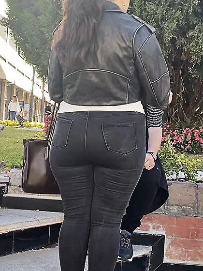 Big booty sexy ass jeans