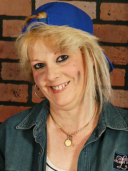 Fair haired milf Skye Hamil poses in her bare skin after losing