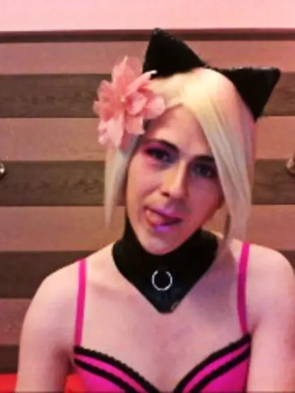 Blonde princessbritney perform anal