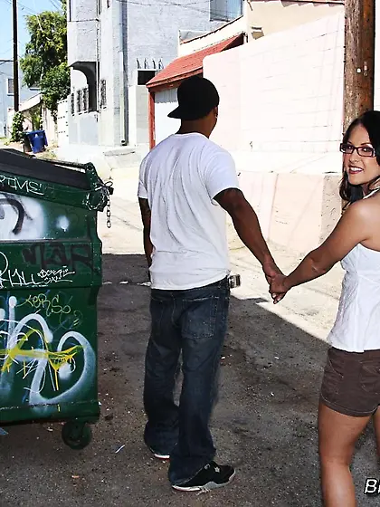 Chelci Rae has sex with four chocolate dudes and takes cumshot o