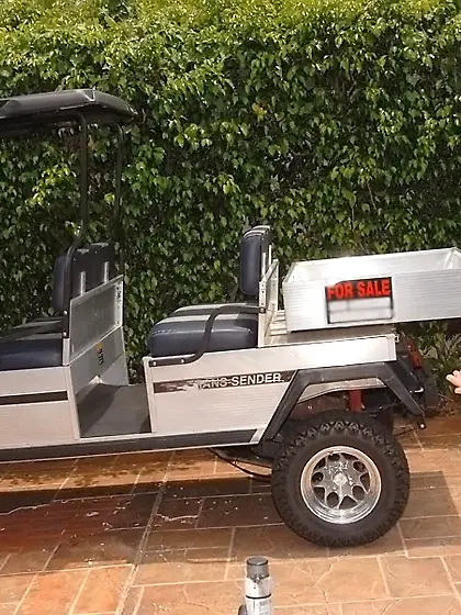 Blouse-wearing chubby brunette MILF sucking on that tasty sausag