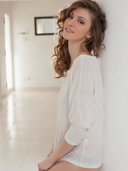 Enchanting hussy drops white