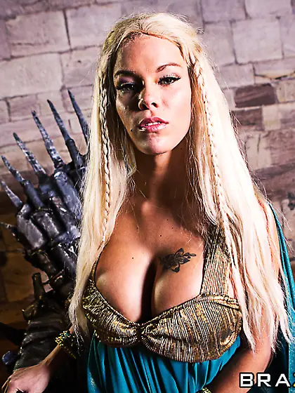 Game thrones cosplay turns