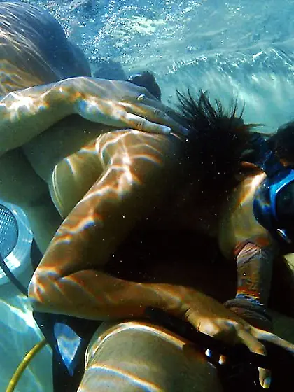 Romp underwater Vagina Cum-Shot