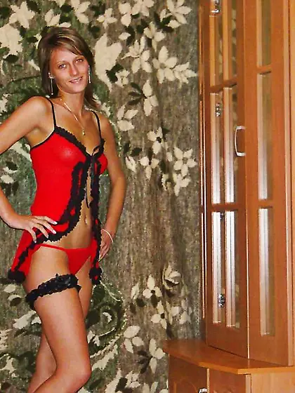 Youthfull Teeny in crimson Dessous