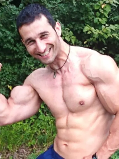 Brunette musculehunk2 perform anal