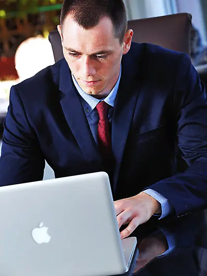 Tall boss interrupts work to have spontaneous lovemaking with se