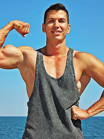 White gay musculargod dancing