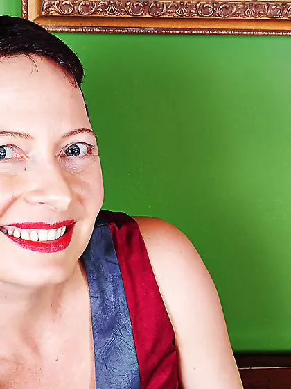 American naked mature undressing