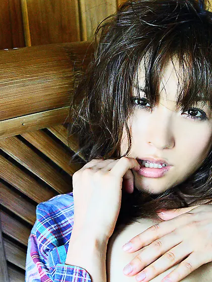 Mihiro will make your day with this All Gravure photo gallery.