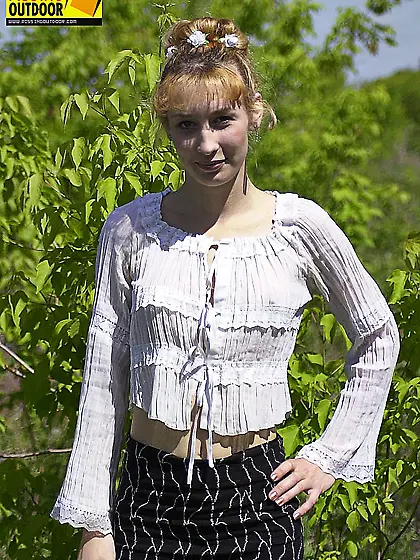 Summer blonde outdoor pissing