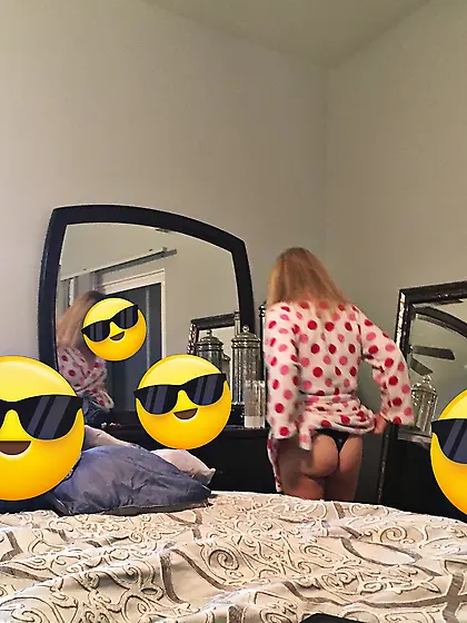 Spy pics--clueless women in panties