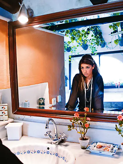 Foxy brunette jacuzzi wet