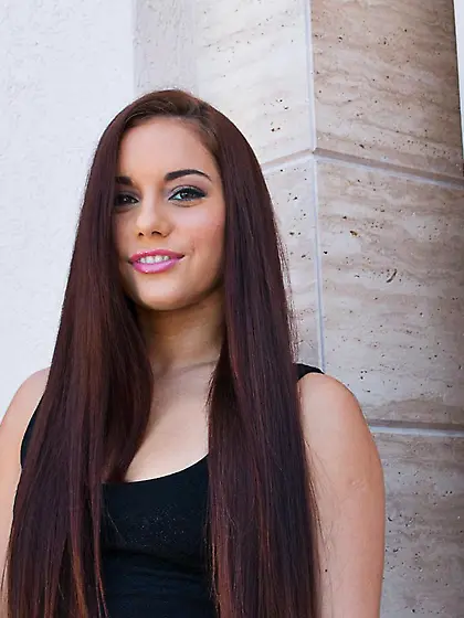 Jaw dropping brunette honey Victoria Orman shows her butt and su