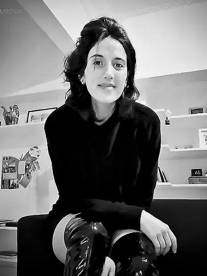 Pornstar Queen Eugenia in amazing Thigh high boots