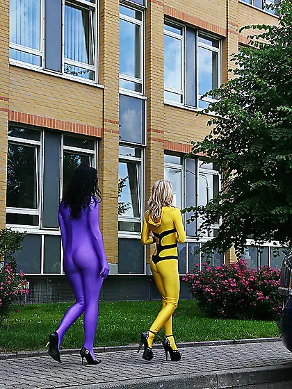 Horny yellow violett zentai