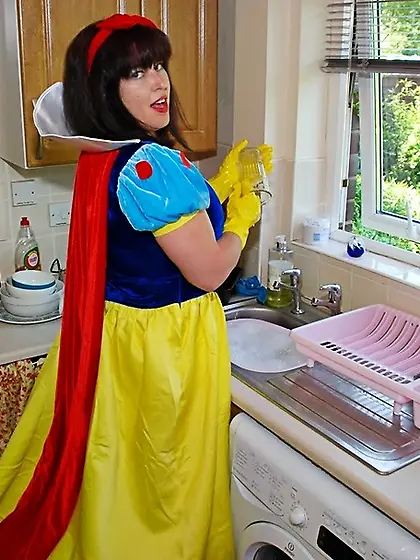 Cute babe pose alluring