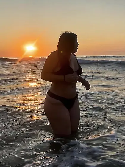 Bbw in the ocean