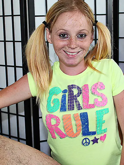 Teen blonde Alyssa Hart is holding precious dick by her cute fac