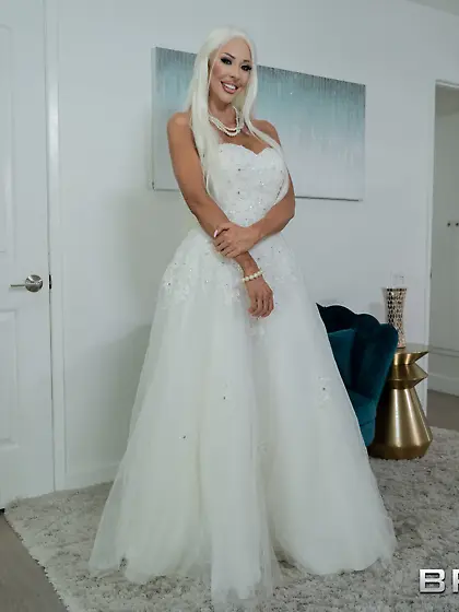 Keiran Lee fucks Courtney Taylor as she rides his fat cock