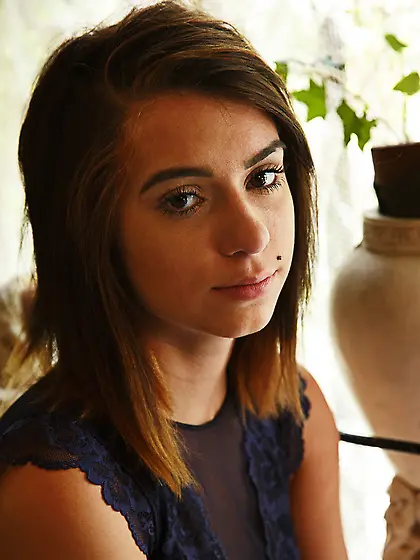 Dark-haired beauty showing off her landing...