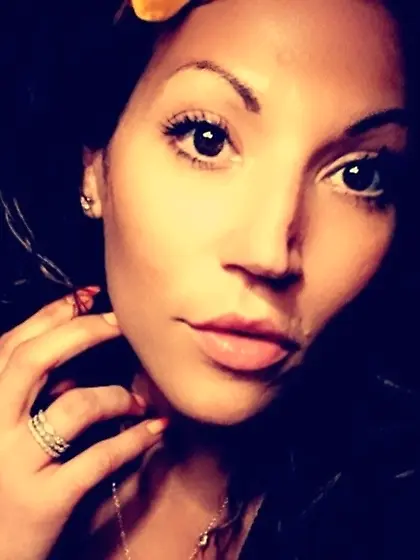 Kristen gave her pussy a workout on the GGW bus