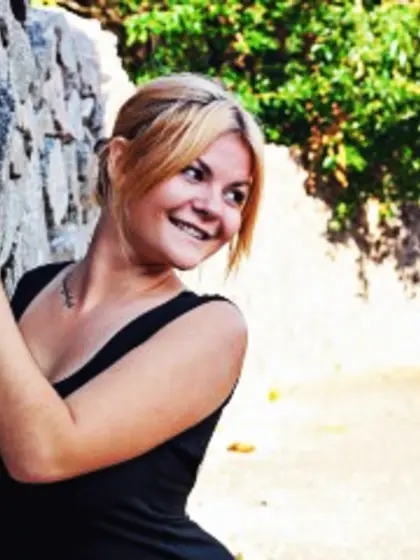 Blonde Teen Alice Dancing.