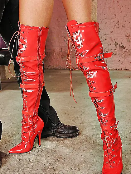 Slim teen hussy in leather boots enjoys foot worship and anal se