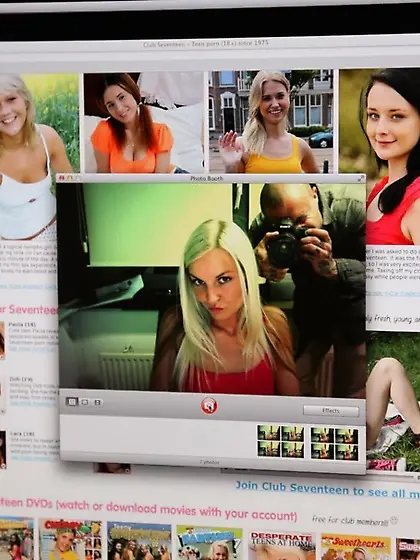 Jessie C masturbating