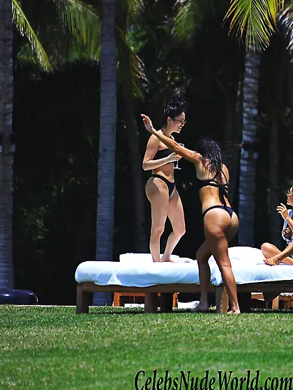 Kourtney Kardashian Is Also Really Hot