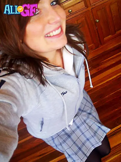 Teen girlfriend shows erected