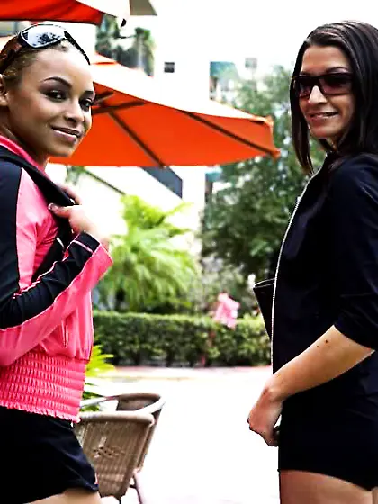 Pics brunettes working asses