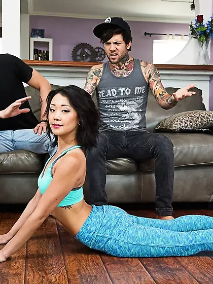 Petite asian chick cums