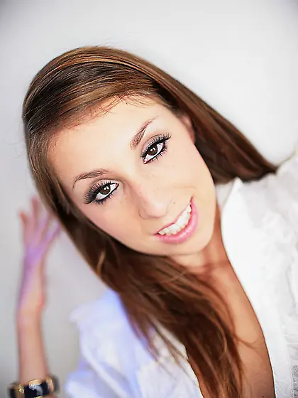 The moves of Kelsey Allure???s tongue on guy???s dick make it pr