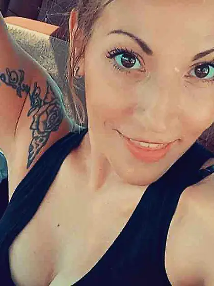 Kristen gave her pussy a workout on the GGW bus