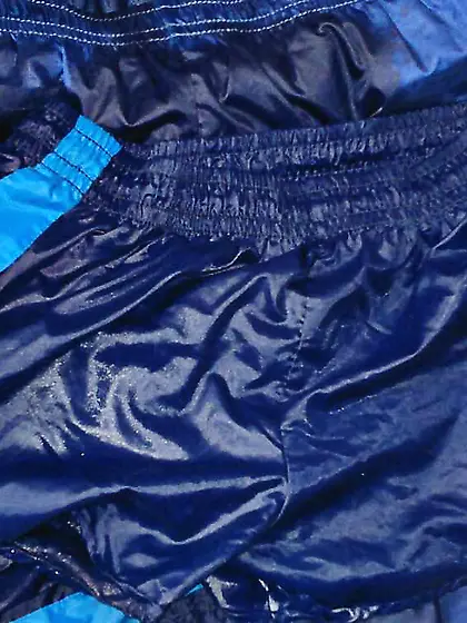 Blaue Adidas Bundeswehr cut-offs