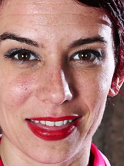 American short hair brunette mom