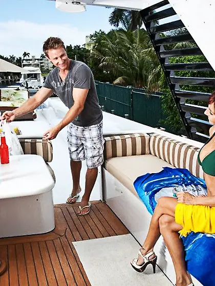 Lusty milf Tara Holiday is lifing her ass highly up to get the p