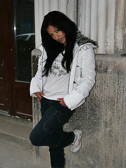 Pretty babe loves to show her tits and to do striptease for her