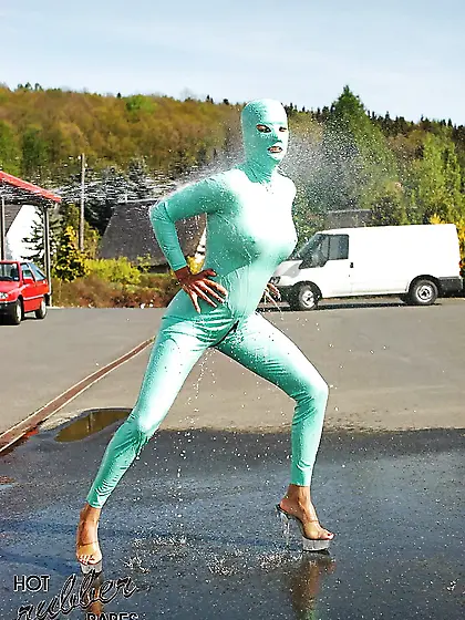 Hotrubberbabe Samantha in green latex